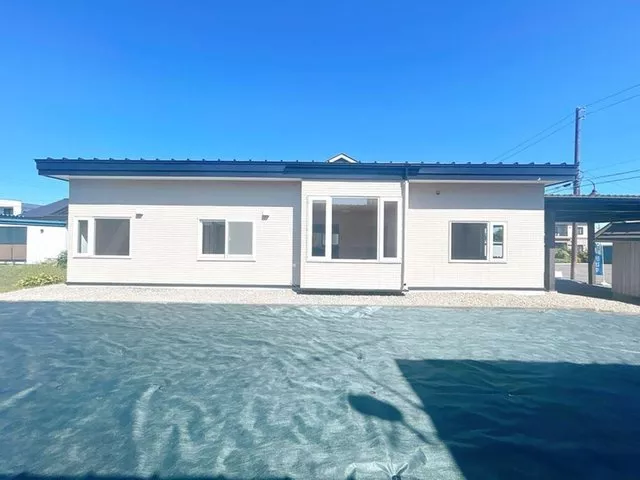 [Open House Held] Interior and exterior renovation completed / Single-story / New earthquake resistance compliant / Parking for 3 cars available / Front road