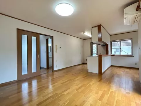 [Open house held] [Limited-time current sale until June 21] A house built in 2004. The exterior was painted a year ago.