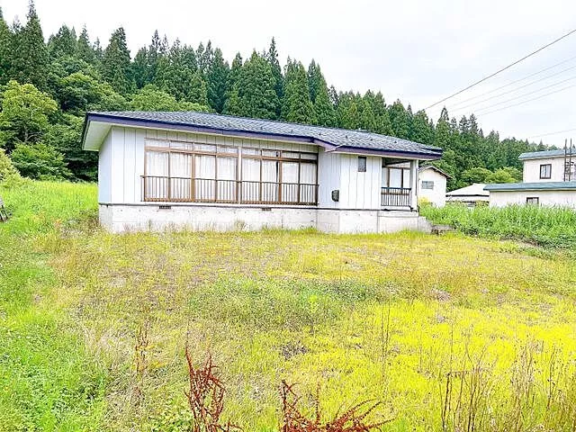 Used single-family home in Yonezawa City, Oaza Kutitazawa, single-family home