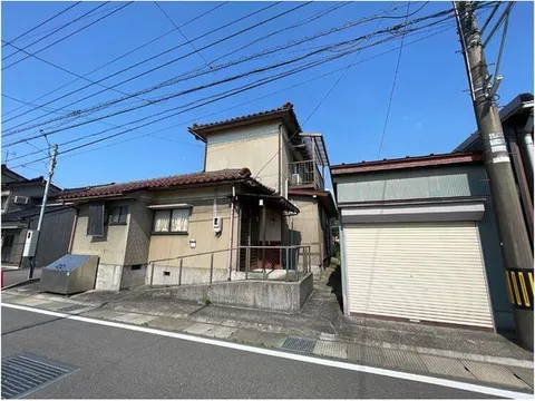 About a 10-minute drive to Toyama City! Approximately 6 minutes on foot to Goegaki Station for a convenient life!