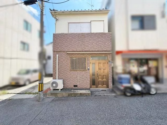 14-minute walk from Minatogawa Park Station on the Kobe City Subway Seishin-Yamate Line