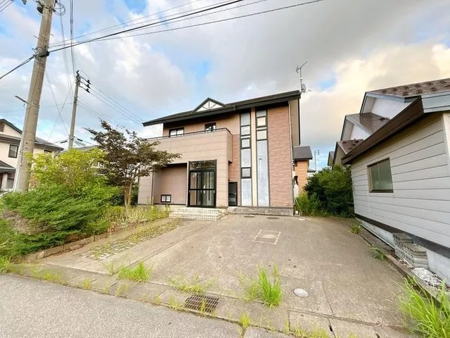 [Open House] [Limited-time current sale until August 31] Parking for 3 cars / With balcony