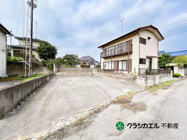 Completely separate two-family house; parking for 4 cars; excellent location with good access to Kanuma Interchange!