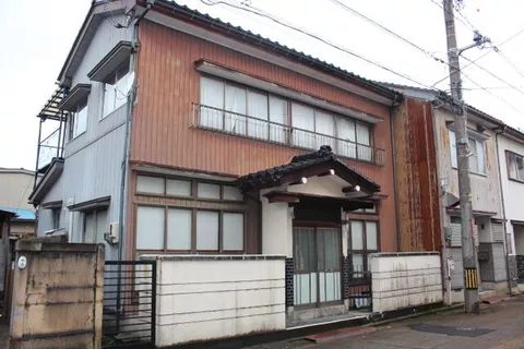 Takaoka City Marunouchi (Hirokoji Station) 2-story building 6DK
