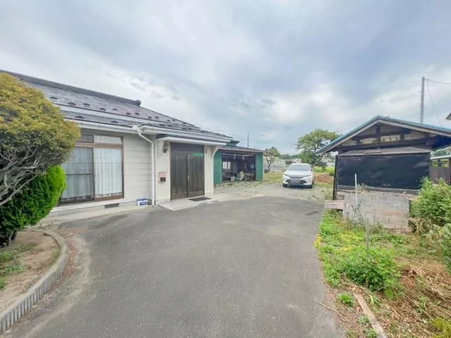 Over 300 tsubo of land! A 75-year-old traditional house!