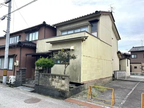 Two-sided road with good ventilation, small town area, many rooms, delivery after removal of storage - Image 3