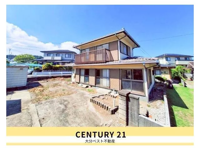 A house where the tranquility of the high ground brings peace to life— a place where safety and convenience comfortably overlap.
