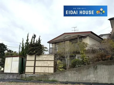 Spacious 8LDK! Ample storage! Each room plus additional storage! Parking space available