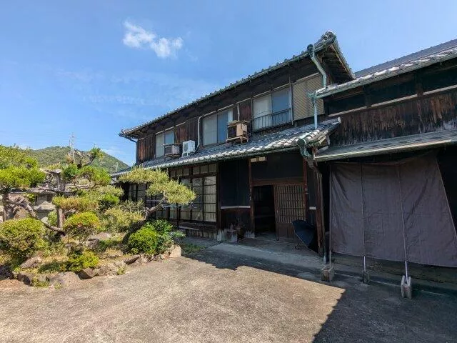 Himeji City, Okuyama (Shirahama-no-Miya Station) 2-story building 10DK