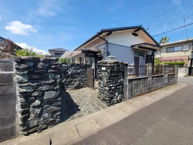 A reasonably priced property has come up in a quiet and peaceful residential area!