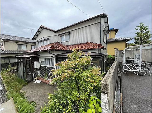 Used single-family home in Kanazawa, Wakamatsumachi (2)
