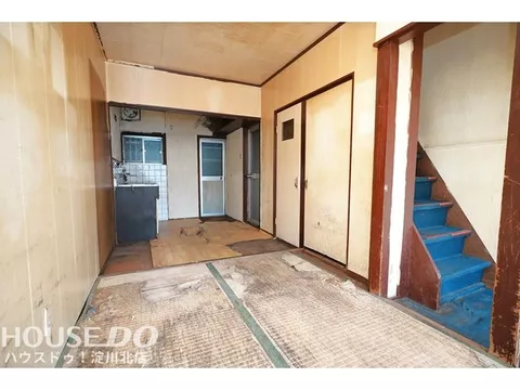 Available for viewing today / 15 minutes from JR Tokaido Main Line "Tsukamoto" Station, great for renovation land.