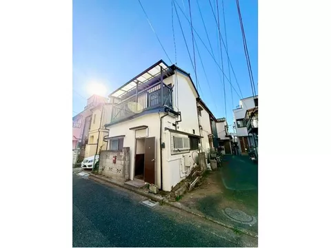◯ Property has been renovated inside and out ◯ Please consider as an investment property.
