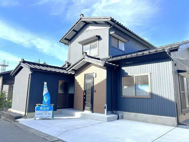 [Open House Held] [Parking Expansion Underway] An all-electric home that is easy on the wallet.