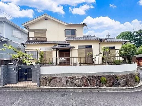 Used single-family home in Gojo City, Dene - Used house