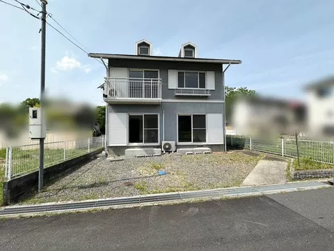 ■Sekisui House constructed lightweight steel house ■South facing ■Parking for 2 cars possible (depending on vehicle type)