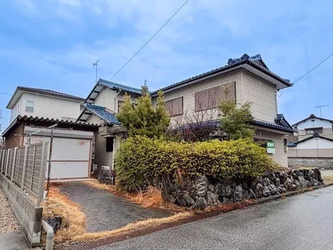 A calm living environment in the Josai Elementary School district. Comes with a garage for neatly storing play equipment and bicycles.