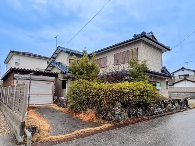 A calm living environment in the Josai Elementary School district. Comes with a garage for neatly storing play equipment and bicycles.