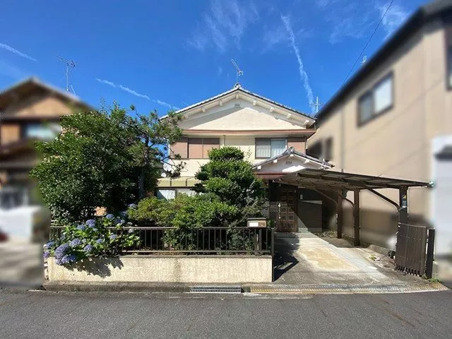 ◎15 minutes on foot from JR Omi Hachiman Station ◎Within a residential complex ◎Parking for 1 car available ◎Southwest-facing