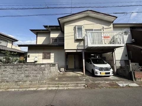 Convenient location just a 3-minute walk to Seven-Eleven Kai Shimoimai store. Good sunlight exposure♪