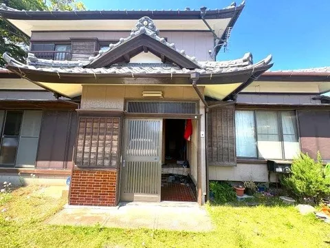 ◆South-facing◆Land over 100 tsubo◆Garden◆Parking for 3 cars in parallel◆Shutter garage◆Connected Japanese-style room
