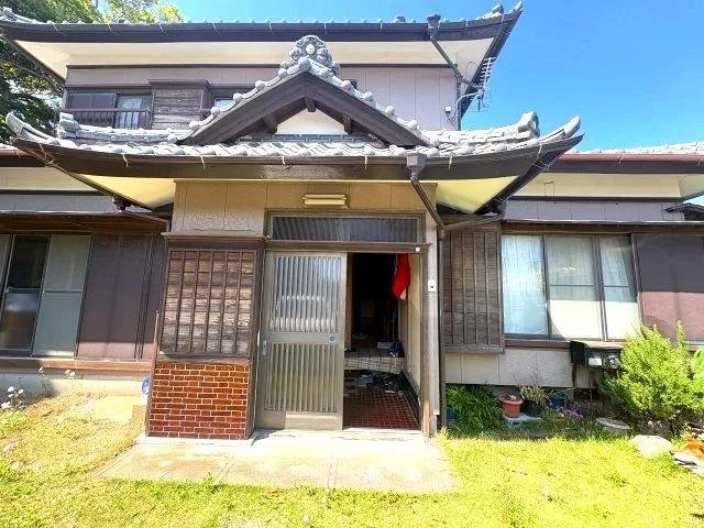 ◆South-facing◆Land over 100 tsubo◆Garden◆Parking for 3 cars in parallel◆Shutter garage◆Connected Japanese-style room