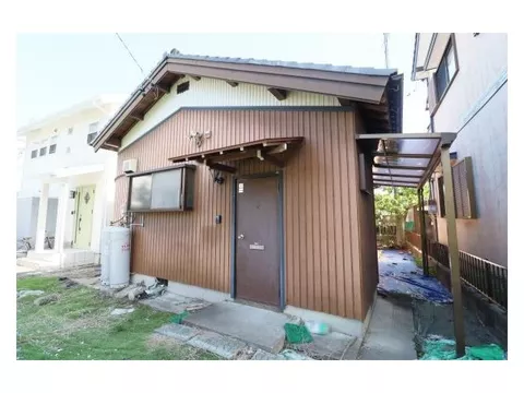 Spacious one-story house with ample parking space! Easy living with no stairs♪