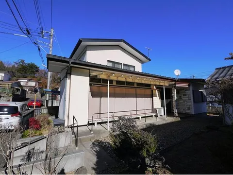 It is a 6K layout. The south side has a garden and good sunlight.