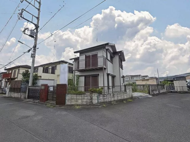 ◆A charming southeast corner lot with refreshing sunlight streaming in from the morning, and a home with abundant storage space♪