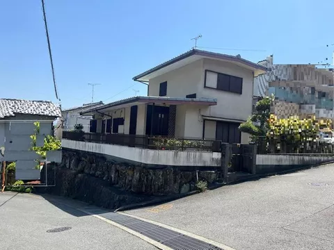 ■ Quiet residential area in a first-class low-rise residential zone ■ Corner lot ■ Land approximately 68.06 tsubo