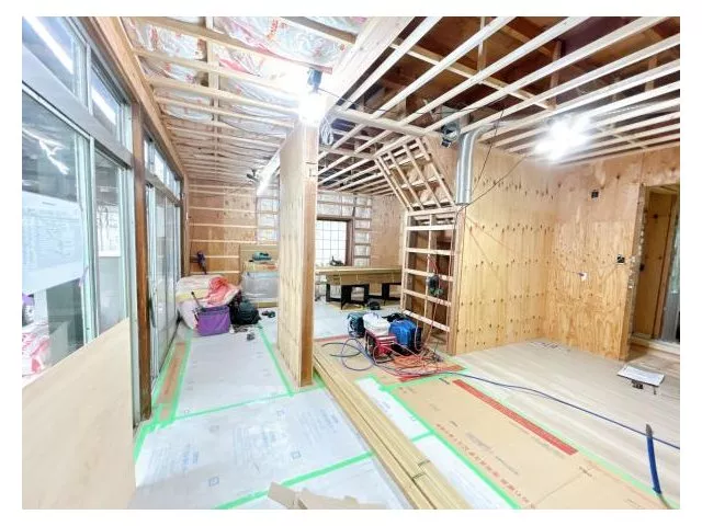 [Open House] Interior and exterior renovations completed / Seismic work / Water facilities replaced / Parking for 3 cars / Osaka