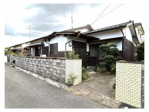 A 4DK single-story house where you can spend relaxing time on the south-facing engawa (veranda).