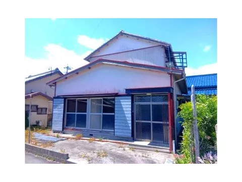 A two-story used house in Tajiri Kita, Yaizu City, is now available for under 1 million yen!