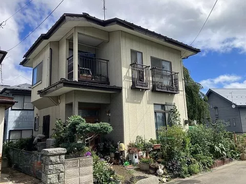 This property is south-facing and has good sunlight, adjacent to Asahigaoka housing complex!!