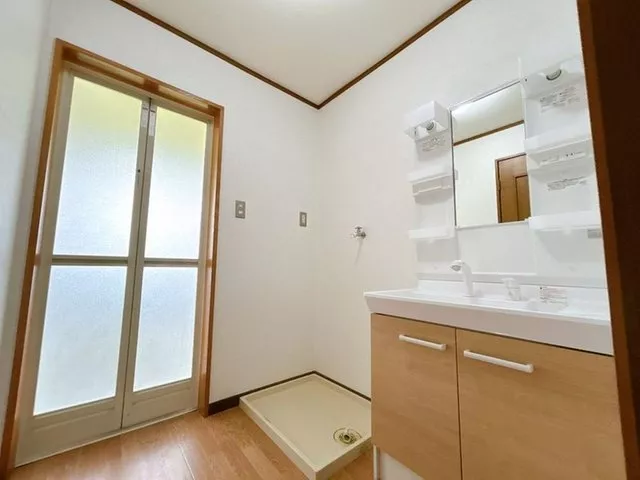 Water area renovated in May 2024. Located 400m (5 minutes on foot) from JR Ikizuki Station.