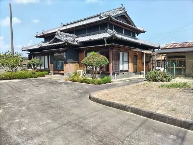 Yoshinogawa City, Kawashima Town, Kuwamura (Gaku Station) Single-story building 5DK