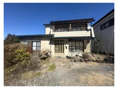 Tōyama Town (Hiyama Castle Ruins Station) 3.9 million yen