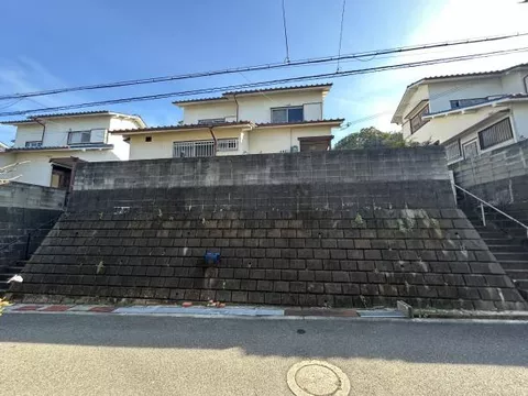 14-minute walk from Nankai Main Line "Kaizuka" Station
