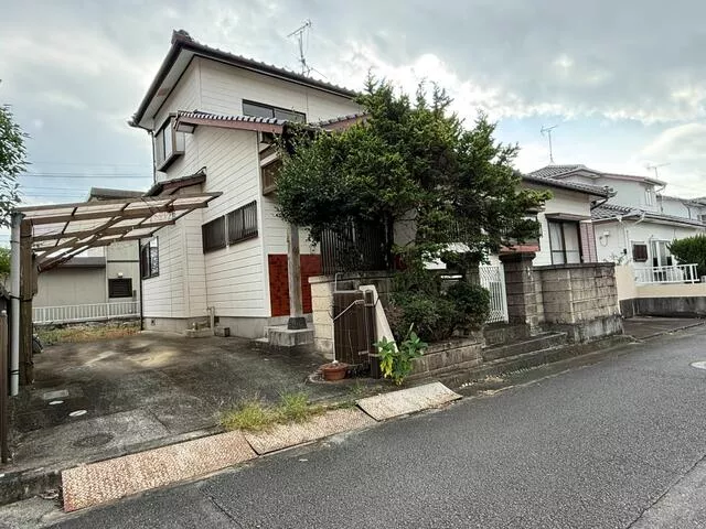 9-minute walk from JR Kagoshima Main Line "Nagasu" Station