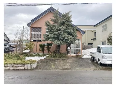 A sunny used 3LDK house with the entrance on the second floor!