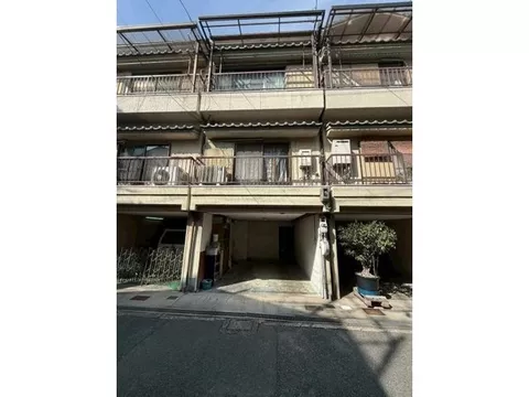 About a 14-minute walk from Keihan Main Line "Furukawabashi" Station! Surrounded by ample facilities!