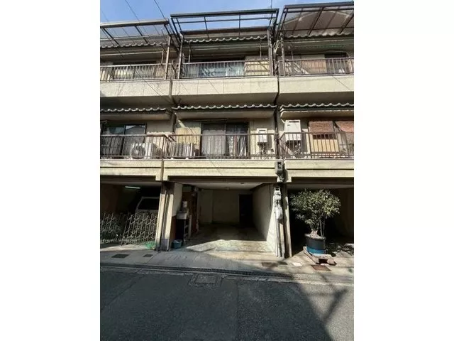 About a 14-minute walk from Keihan Main Line "Furukawabashi" Station! Surrounded by ample facilities!