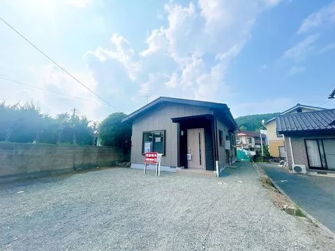 [Open House Held] Interior and exterior renovations completed / Single-story / Water facilities replaced / Parking for 4 cars available