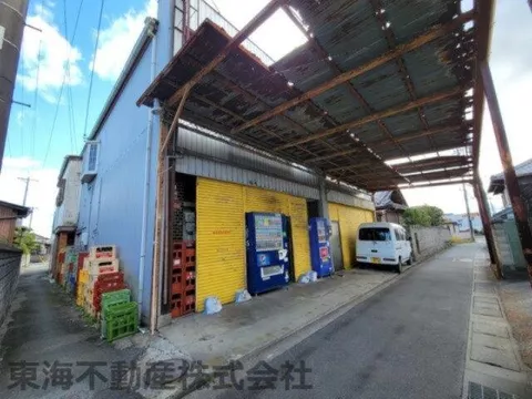 ☆Surrounded by a quiet residential area with a house that includes a warehouse☆ Plenty of storage for the warehouse♪☆ Unique!