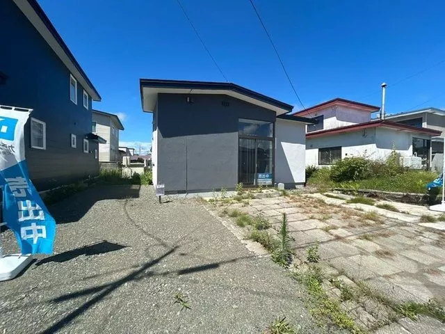 [Open House Held] Interior and exterior renovation completed / Single-story / Water facilities replaced / Parking for 3 cars / Front road