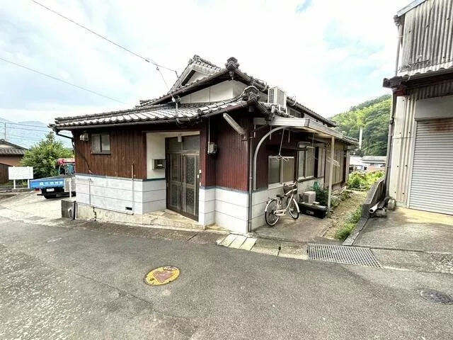 Kawanoishi, Houchi-cho, Yawatahama-shi, Kanagawa (Yawatahama station) Single-story building, 3DK

2,000,000 yen