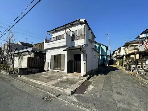 Good transportation environment with streetcars and JR! Supermarkets and convenience stores are also within walking distance, making for a good living environment ♪