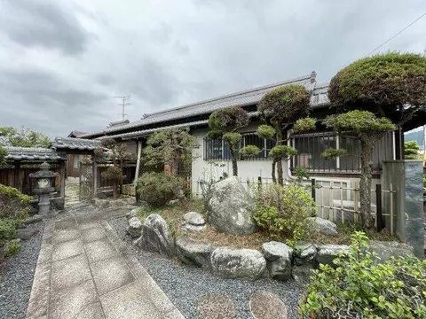 Niihama City, Kitauchi Town 2-chome (Niihama Station) Single-story building 7DK