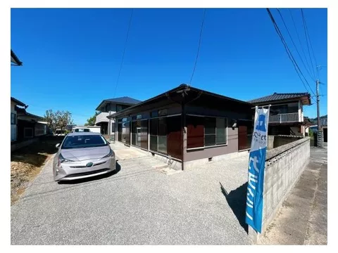 [Open House] [Interior and exterior renovation completed] [New water area replacement completed] [Exterior painting completed]