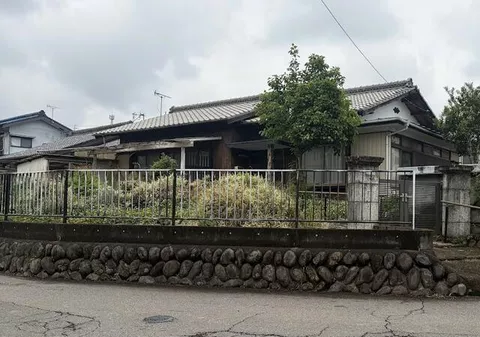 Takasaki City, Shimomusuta Town (Gunma Hachiman Station) Single-story building 4DK